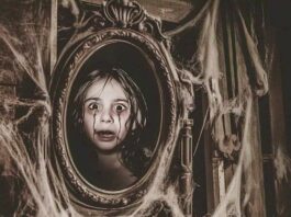 bloody mirror Horror Stories in Hindi,