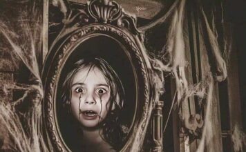 bloody mirror Horror Stories in Hindi,
